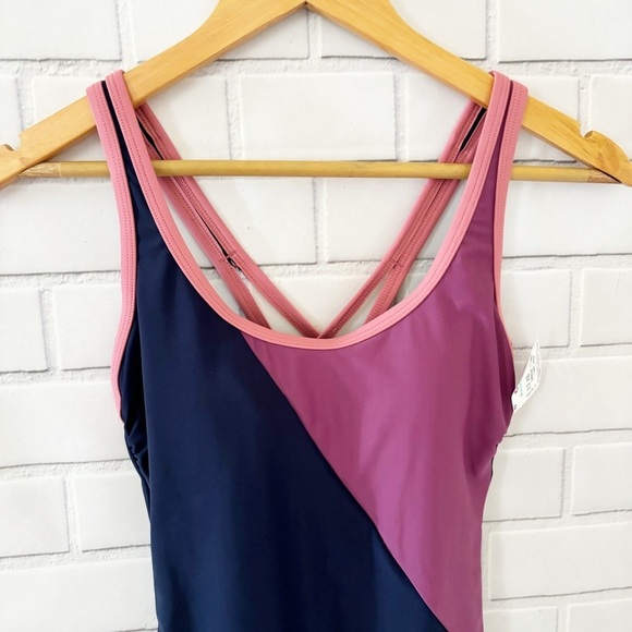 All in motion Colorblock One Piece Swimsuit Size XS NWOT - Picture 4 of 10